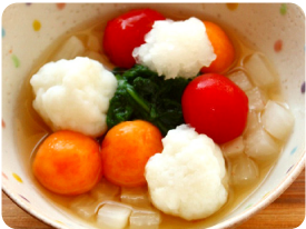 フワフワつみれとモチモチ野菜すいとんの彩りスープ
